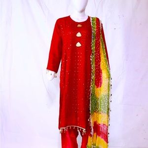 Pure shiffon 3 piece with linin kamiz . Famous mukesh or jam Dani hand work .